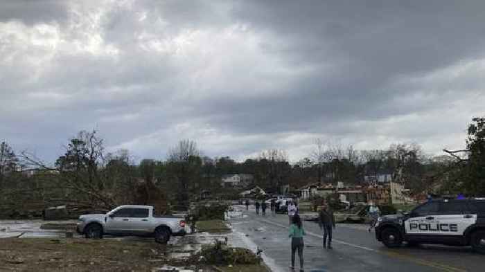 'Destructive' tornado rips through Little Rock, Arkansas