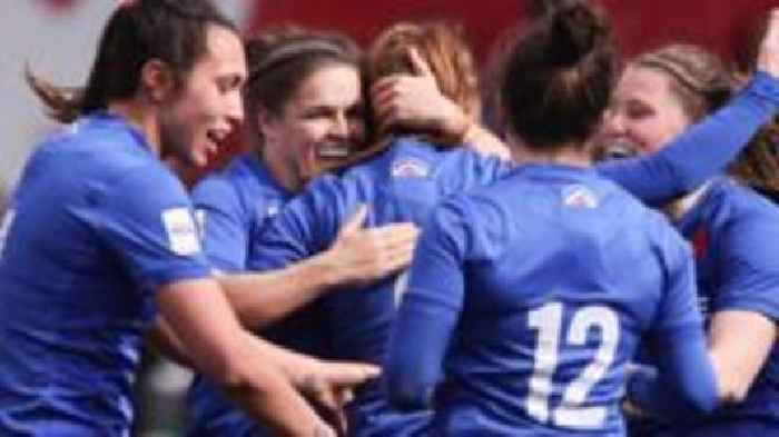 14-woman France score nine tries to crush Ireland