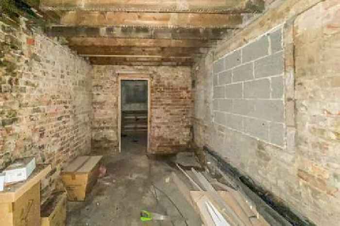 ‘Discerning’ buyer could snap up this fixer-upper in Grimsby for just £10k