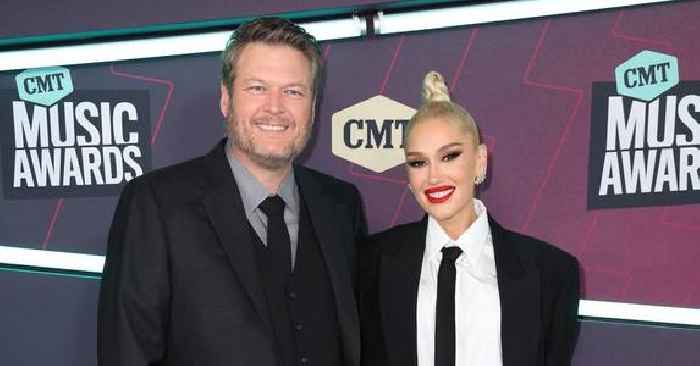 Gwen Stefani & Blake Shelton Make An Adorable Joint Appearance At CMT Music Awards