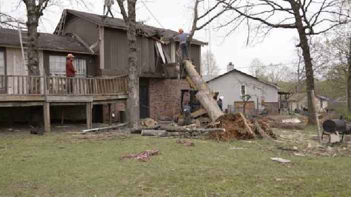 Arkansas community stands tall after tornado knocks down homes