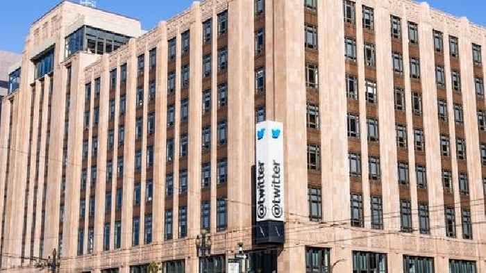 Musk shows painted ‘w’ on sign at Twitter’s headquarters