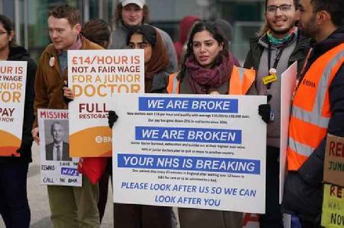 Junior doctors' four-day strike begins as patient care teeters 'on a knife edge'