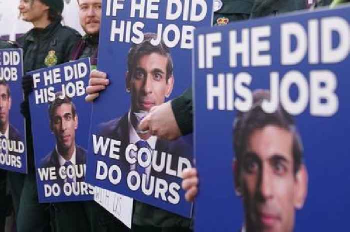 Unison vote to accept pay offer in NHS strikes breakthrough