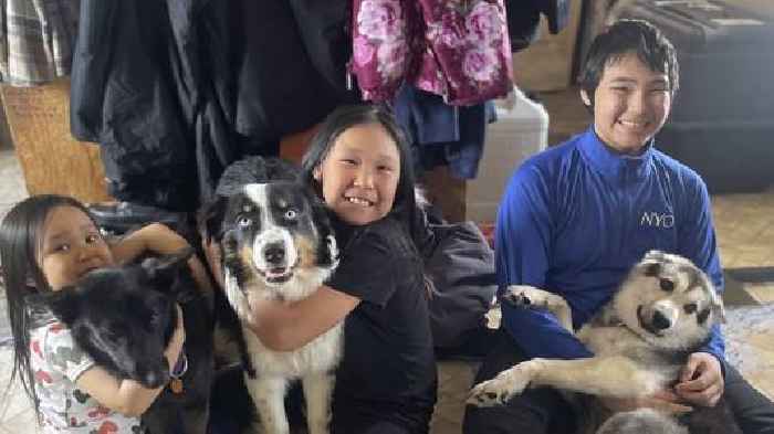 After 150-mile Alaskan sea-ice odyssey, dog welcomed home by family