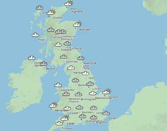 UK weather: Met Office 'wintry showers' forecast as warm temperatures plummet