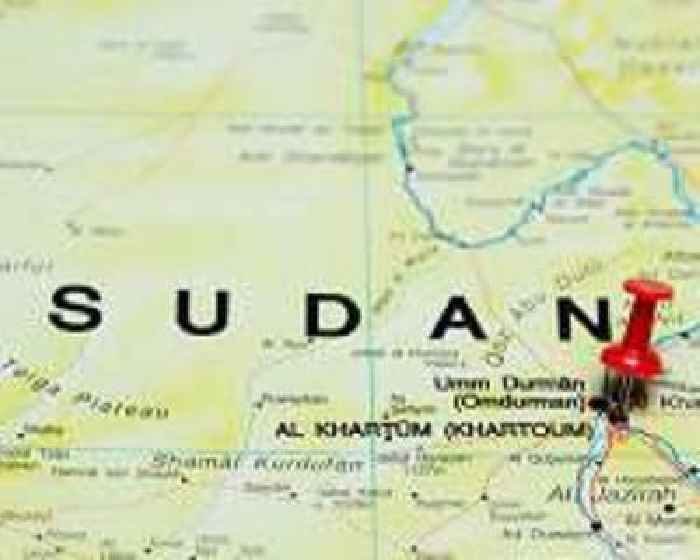 UK pulls diplomats and families out of Sudan