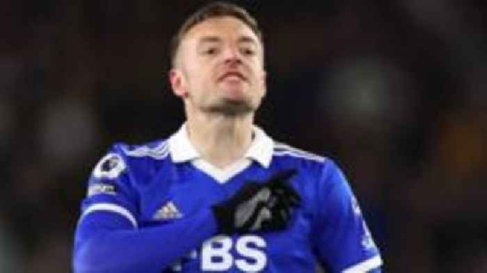 'Born to score goals' - Can Vardy save Leicester?