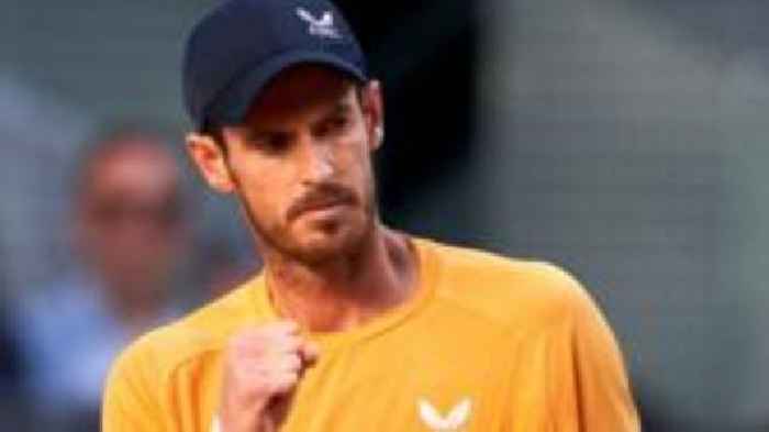 Murray earns clay win over Monfils in France