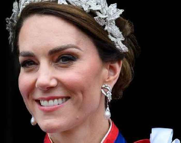 Kate Middleton's concerned warning to William seconds before coronation exposed by lip reader