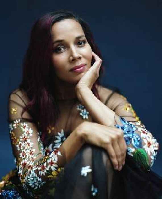 Dolphin Entertainment Congratulates Shore Fire Media Client Rhiannon Giddens on Being Awarded the Pulitzer Prize in Music