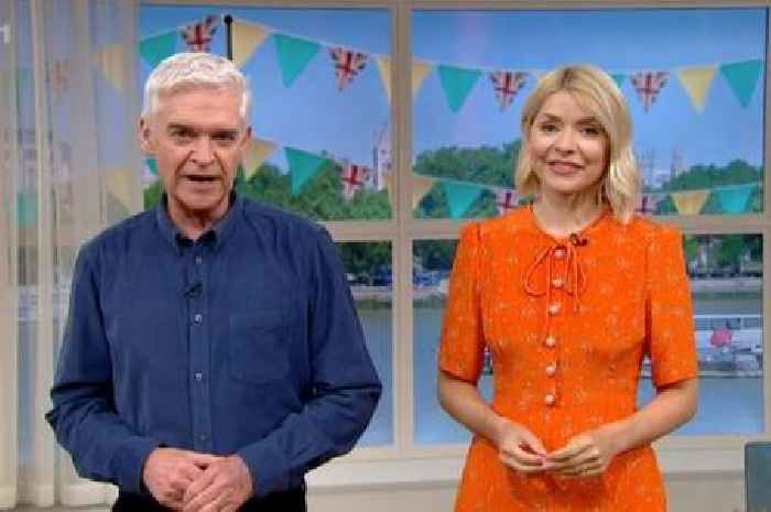 Holly Willoughby wipes Phillip Schofield from her social media as friendship 'cools'