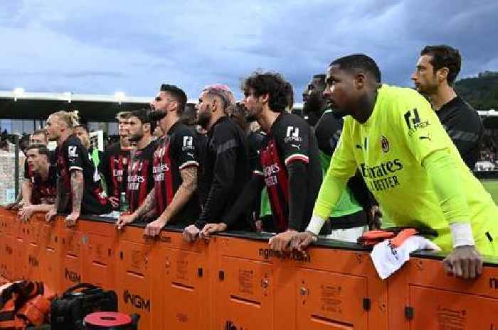 Ultras give AC Milan players pitchside 'b*llocking' ahead of Inter second leg