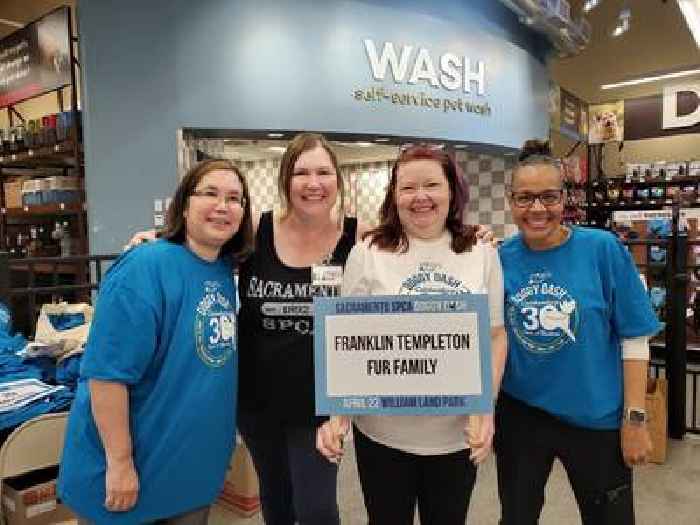 Franklin Templeton Employee Volunteers Assemble Meals Bags, Sort Clothes, Teach Students and Walk Pets for Charity
