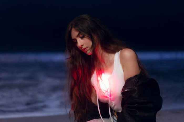 Weyes Blood – “When You’re Smiling”