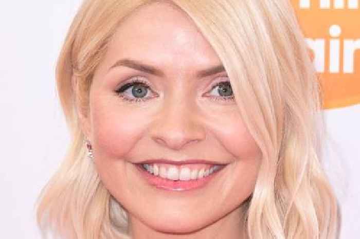 Holly Willoughby ignores Phillip Schofield feud as she dazzles on red carpet