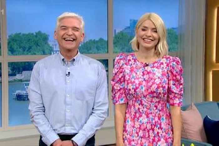 ITV This Morning turns awkward as Holly Willoughby and Phillip Schofield told 'tricky phase is ending'
