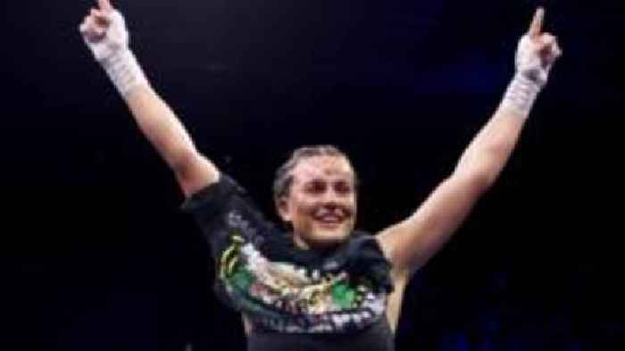 Cameron ends Taylor's unbeaten record to retain titles