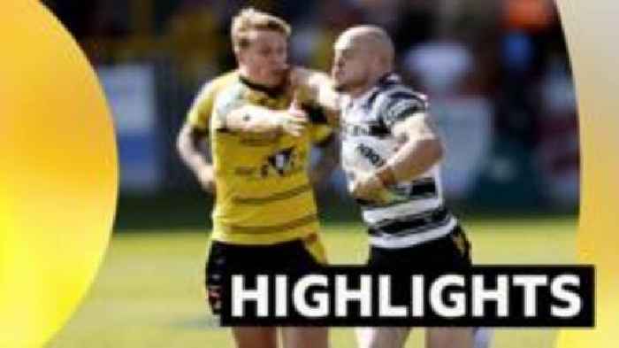 Hull FC score six tries to breeze past Castleford