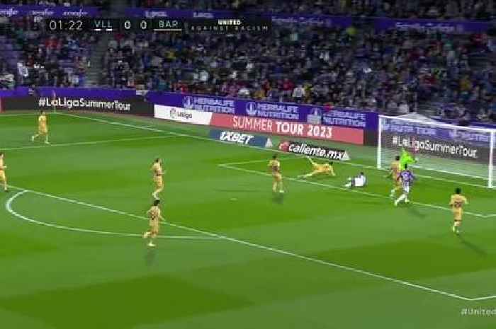 Spectacular Barcelona own goal has Chelsea fans saying 'that's the player I know'