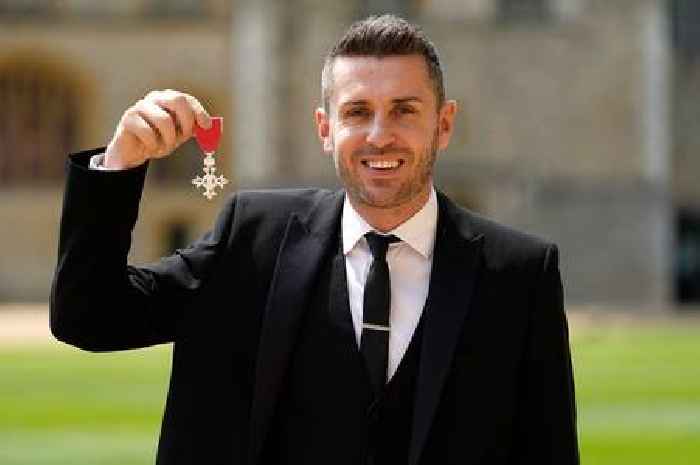 Jester from Leicester Mark Selby discovers Princess Anne is snooker fan while queueing for his MBE at Windsor Castle