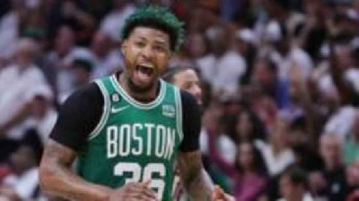 Celtics win to keep alive play-off hopes