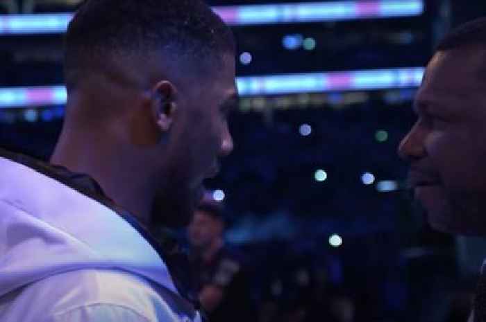 Anthony Joshua 'asked security guard how to fight a southpaw' on Usyk ring walk