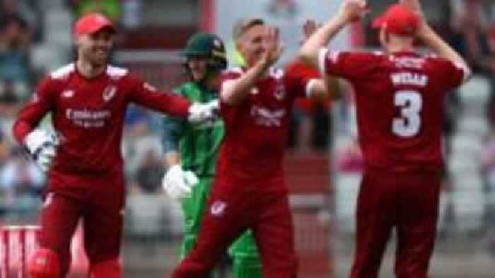Lancashire bowl out Leics for 99 in T20 Blast win