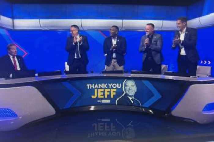 BREAKING Jeff Stelling given standing ovation as he says goodbye to Soccer Saturday with message