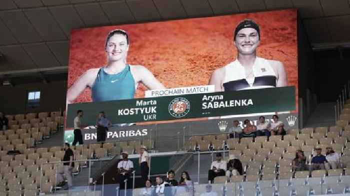 Ukrainian booed for not shaking Belarusian's hand at French Open