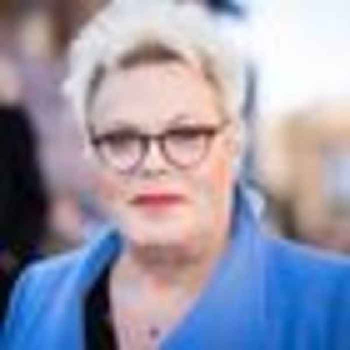 Eddie Izzard clears up her pronouns and says 'no one can really get it wrong'
