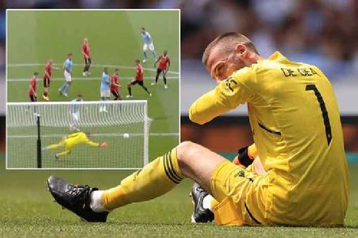 Man Utd fans turn on 'absurd' decision to keep De Gea after FA Cup final howler