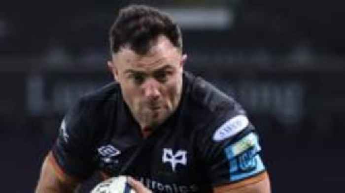 Wing Morgan re-signs with Ospreys
