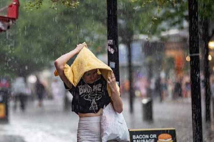 Met Office issues thunderstorm timeline and map warning for Gloucestershire - when to expect big bangs and flashes