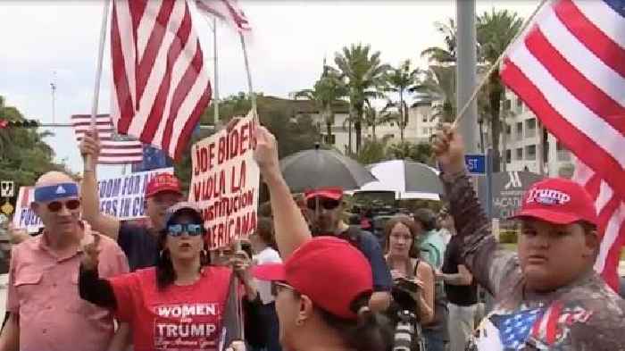 Supporters gather in Florida ahead of Trump's court appearance
