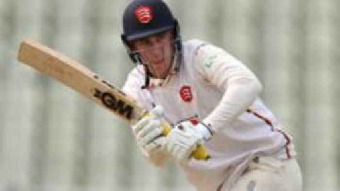 England's Lawrence to leave Essex and join Surrey