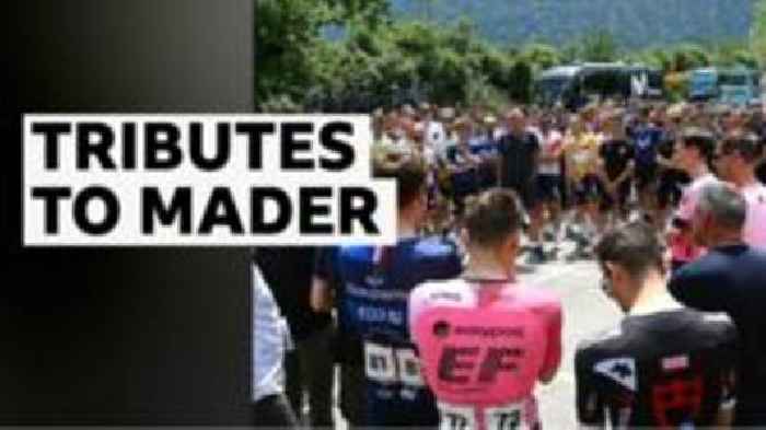 Tour de Suisse riders come together to honour Mader