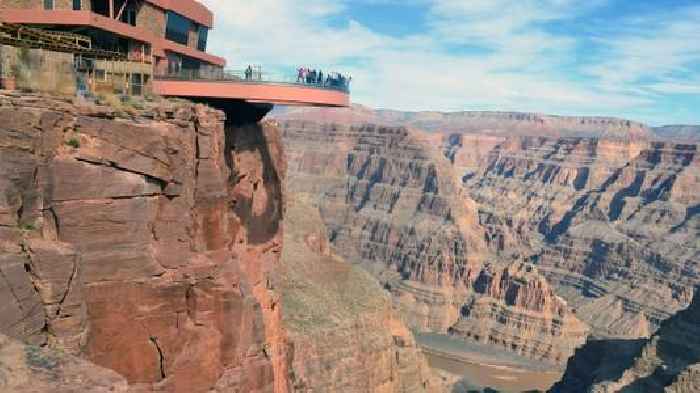 Man dies after falling off Grand Canyon Skywalk