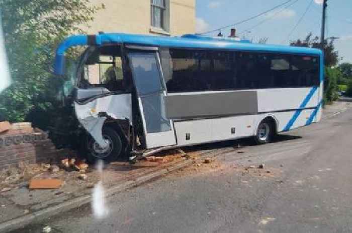 Live traffic updates after bus crashes into wall causing huge delays