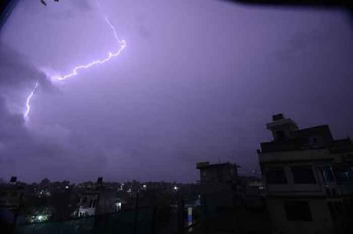 New Met Office thunderstorm warning issued with 30mm of rain to fall in an hour