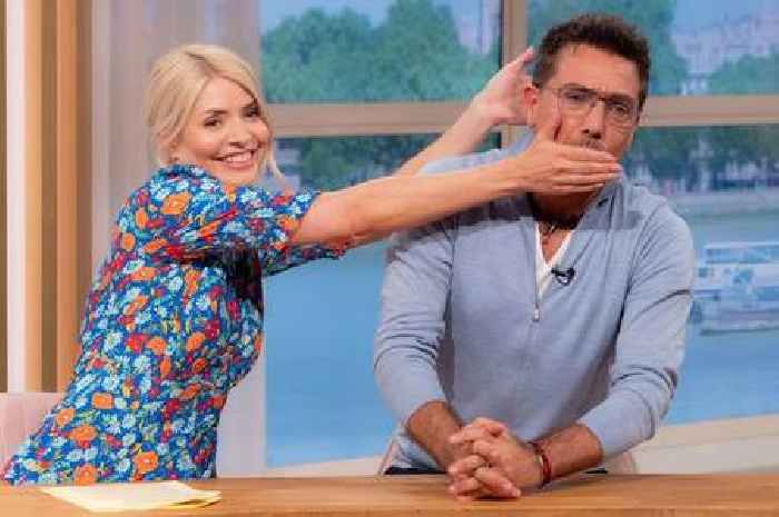 Holly Willoughby halts ITV This Morning with clear dig at Eamonn Holmes