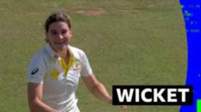 Australia take first wicket as Lamb is removed for 10