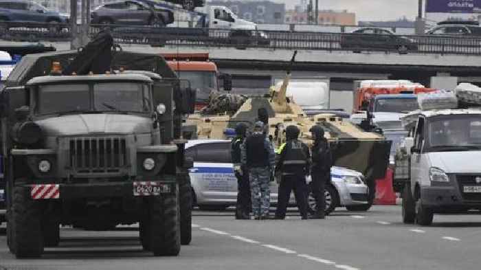 Wagner Group chief halts mercenaries' advance toward Moscow