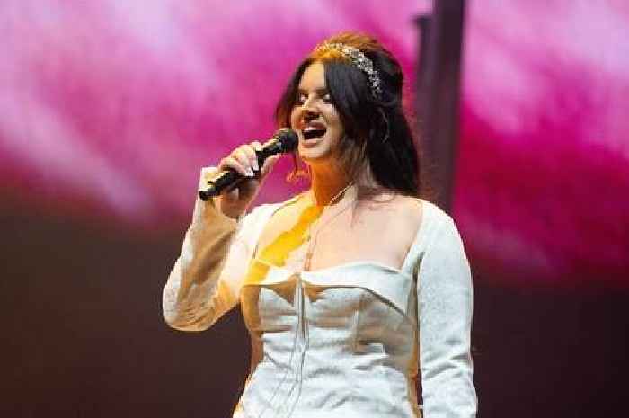 Lana Del Rey fans furious as Glastonbury set cut short after singer appeared late