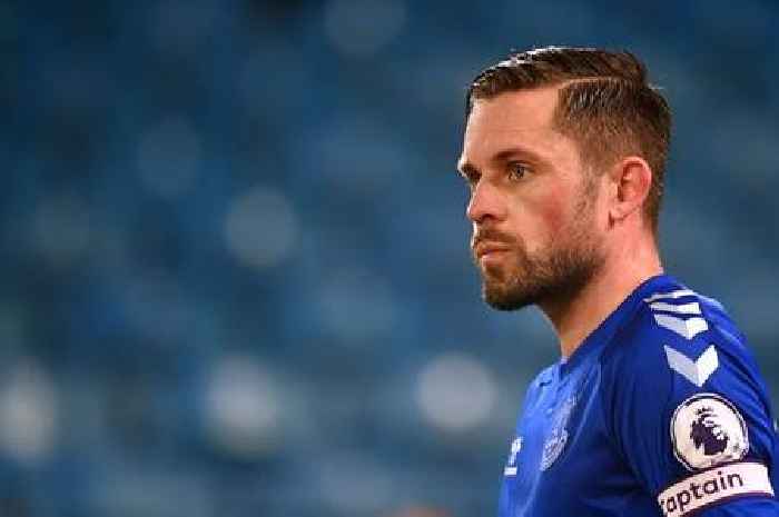 Former Everton man Gylfi Sigurdsson jets out today 'to sign for Wayne Rooney' after two-year exile