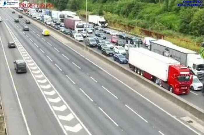 Live M25 traffic updates as multi-vehicle crash closes motorway near Potters Bar