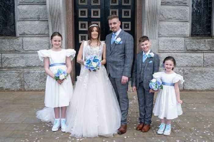 Mum-of-three with months left to live following ovarian cancer diagnosis ties the knot