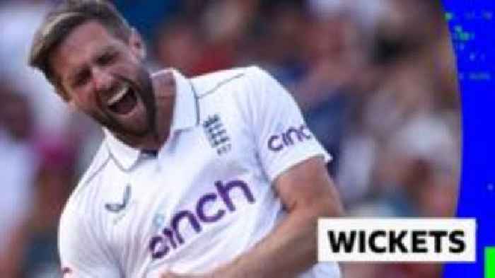 Woakes gives England momentum after back-to-back wickets