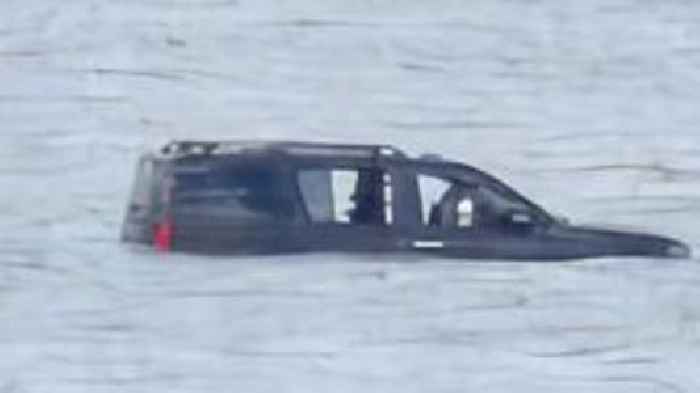 'It's unfortunate': Tide submerges beachgoer's car