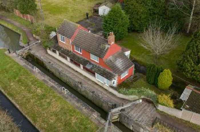 Inside Worksop cottage for sale for £550,000 surrounded by so much water, it's like an island